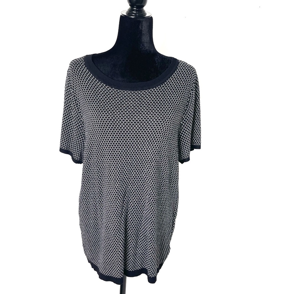 TORRID TOP POLKA DOT SHORT SLEEVE Black/White